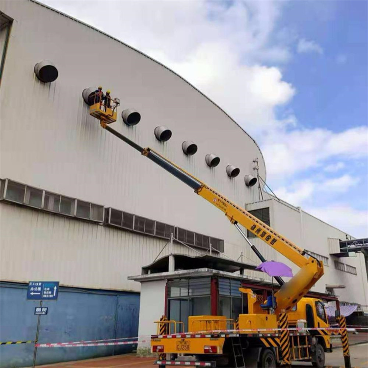 修文高空作业车出租服务：专业广告牌安装解决方案