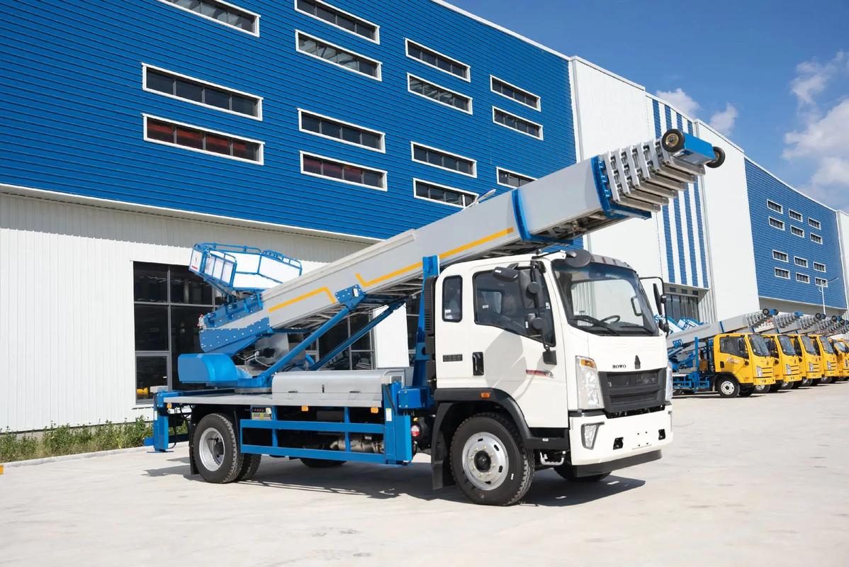 修文出租云梯车高空作业车 建筑垃圾搬运