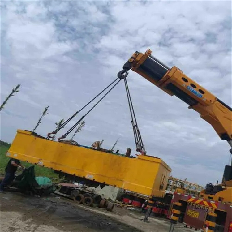 修文随车吊吊集装箱怎么吊